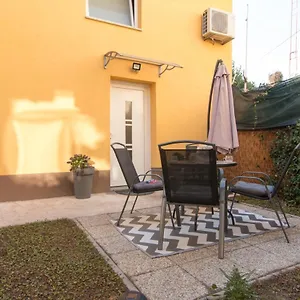 Apartamento Moet With Garden, Pula