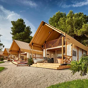 Semesterpark Arena One 99 Glamping, Pula