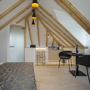 https://situs-apartments.splithotels.org