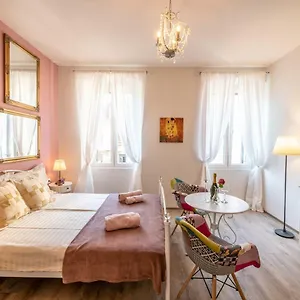 Apartamento Old City Romantic 3, Pula